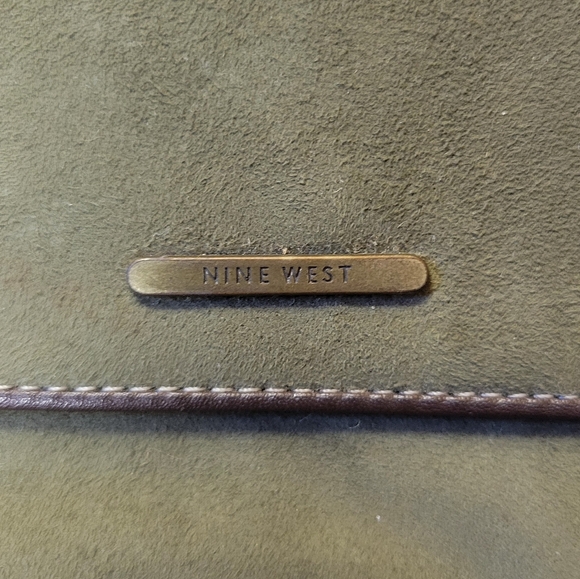 NWT Nine West wristlett amazing quality. - Picture 2 of 7